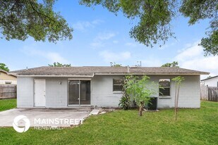 8510 Blue Ridge Dr in Tampa, FL - Building Photo