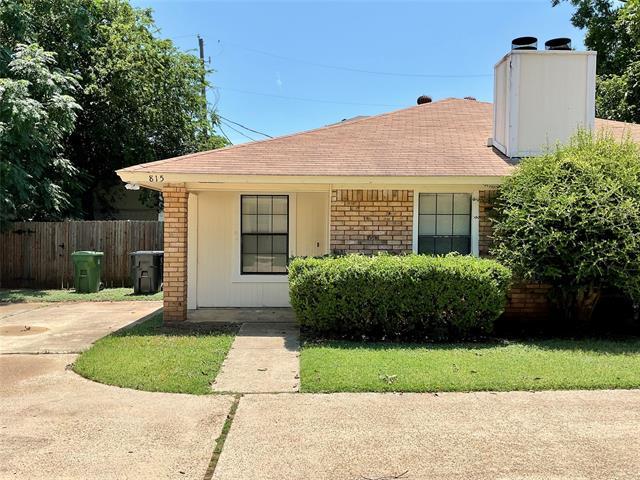 815 N Mesquite St in Arlington, TX - Building Photo