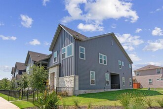 213 Flowers Ave in Hutto, TX - Building Photo - Building Photo