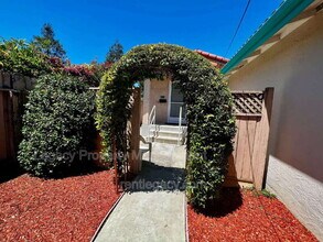 3884 Bayview Cir in Concord, CA - Building Photo - Building Photo