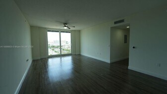 987 SW 37th Ave in Miami, FL - Building Photo