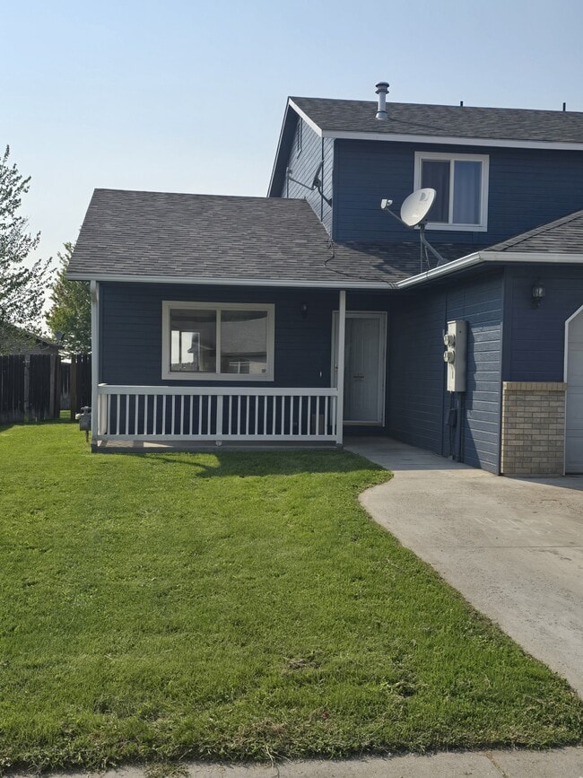 1265 NE del Rio Ave in Mountain Home, ID - Building Photo - Building Photo