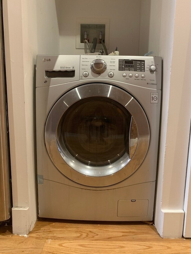 649 9th Ave in New York, NY - Building Photo - Building Photo