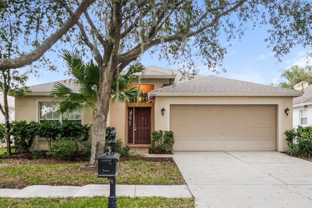 9919 Stockbridge Dr in Tampa, FL - Building Photo