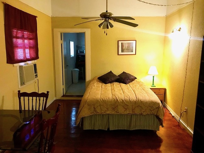 3324 Webber St, Unit Studio