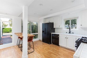 2426 Lesparre Way in Costa Mesa, CA - Building Photo - Building Photo