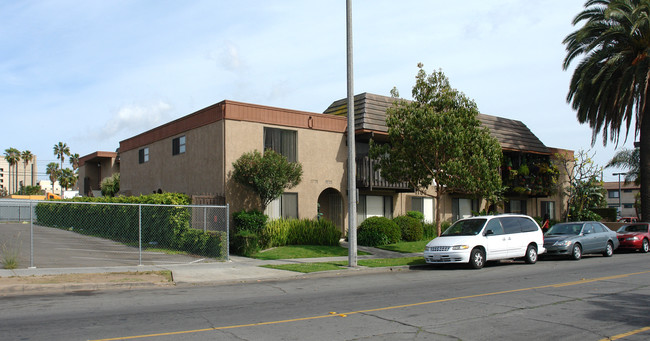 1106 Locust Ave in Long Beach, CA - Foto de edificio - Building Photo