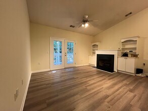 334 McKenna Cir in Greenville, SC - Building Photo - Building Photo