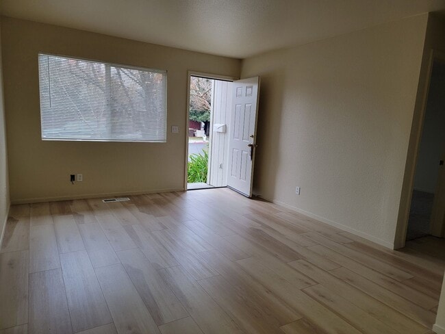 936 Delport Ave in Santa Rosa, CA - Building Photo - Building Photo