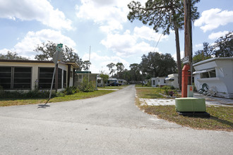 3950 Dixon St in Zephyrhills, FL - Foto de edificio - Building Photo