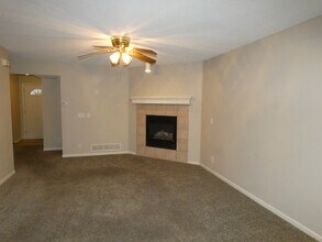 10615 N Locust Ct in Kansas City, MO - Building Photo - Building Photo