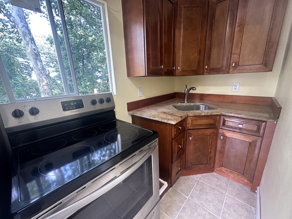 20 W Prospect Ave in White Plains, NY - Building Photo