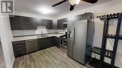 7863 Cedarwood Park in Grande Prairie, AB - Building Photo - Building Photo