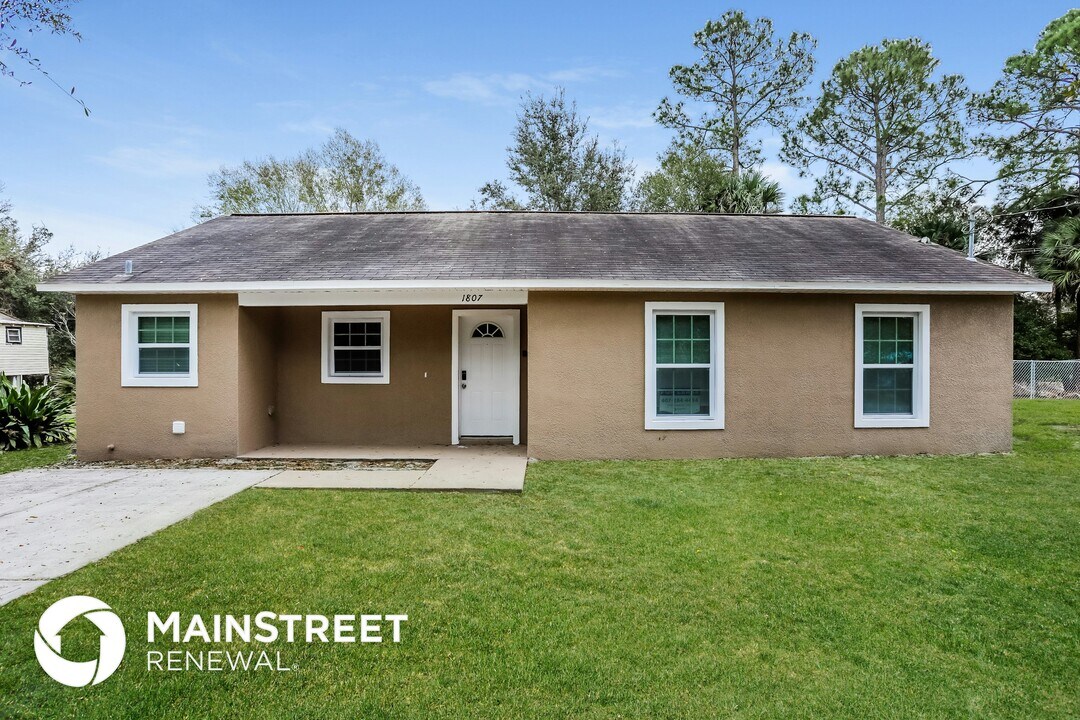 1807 McCarthy Ave in Sanford, FL - Building Photo