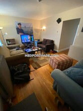 89 Hillsdale Rd in Medford, MA - Building Photo - Building Photo