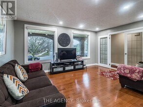 29 Culpepper Dr in Waterloo, ON - Building Photo - Building Photo