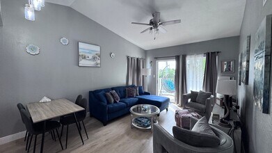 1841 Island Club Dr in Indialantic, FL - Foto de edificio - Building Photo