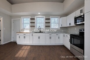 6 Cram St in Bradley, ME - Building Photo