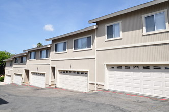 Arcadia Pines in Vista, CA - Building Photo - Building Photo