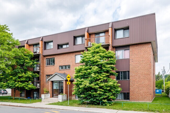 3995 Mackenzie Rue in Laval, QC - Building Photo - Primary Photo