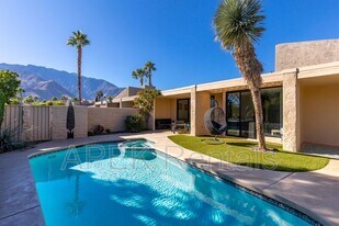 2842 Sundance Cir W in Palm Springs, CA - Building Photo
