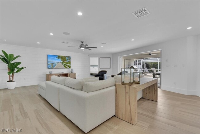 property at 420 Harbour Dr