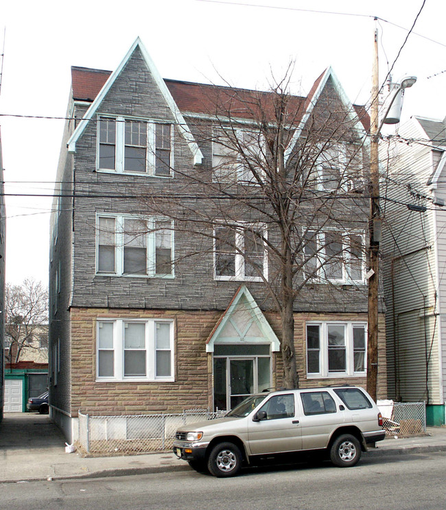 33 Long St in Jersey City, NJ - Building Photo - Building Photo