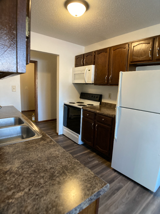2627 S 17th St in Grand Forks, ND - Building Photo