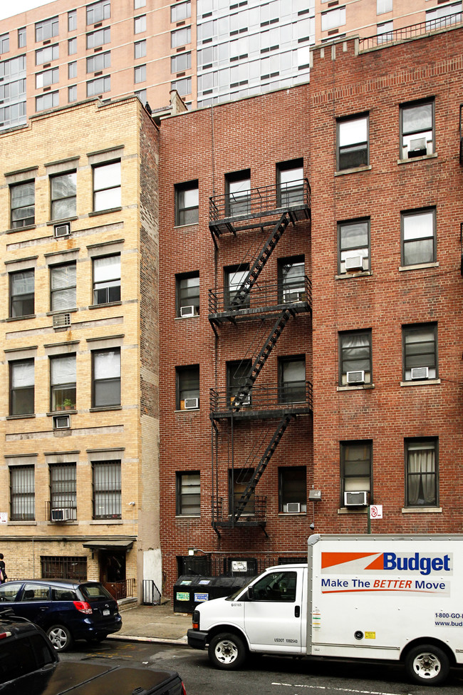 237 E 33rd St in New York, NY - Building Photo - Building Photo