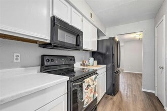 9009 N Plaza in Austin, TX - Building Photo - Building Photo