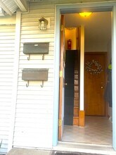 877 Homestead Ave, Unit 2 in Holyoke, MA - Foto de edificio - Building Photo