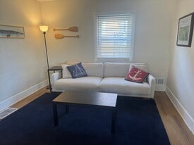 1327 W Main St, Unit 1 in Lake Geneva, WI - Building Photo