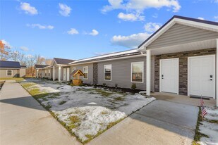 423 W 3rd St in Waterford, PA - Building Photo