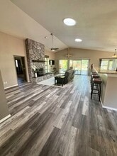 111 Walnut Dr in Rogue River, OR - Building Photo - Building Photo