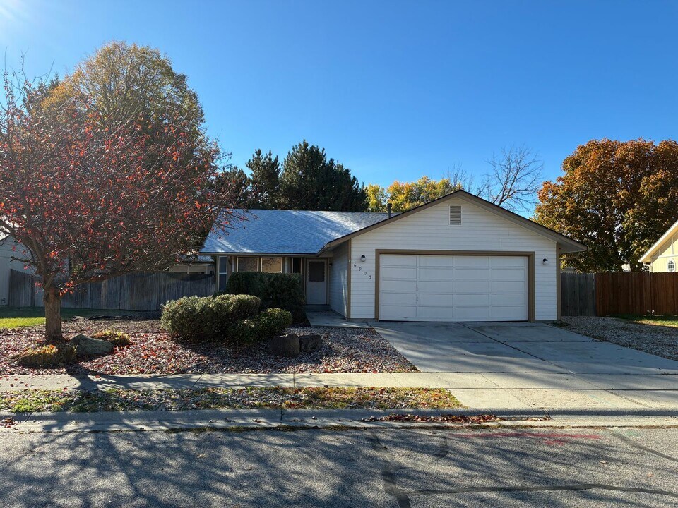 6905 W Parapet Ct in Boise, ID - Building Photo