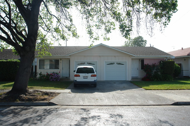 936 Desert Isle Dr in San Jose, CA - Foto de edificio - Building Photo