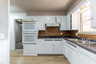 1421 Shalimar Dr in Del City, OK - Building Photo - Building Photo