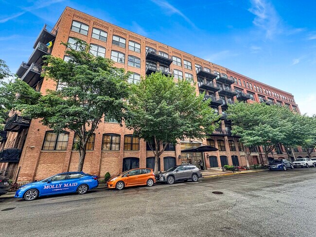 520 W Huron St in Chicago, IL - Building Photo - Building Photo