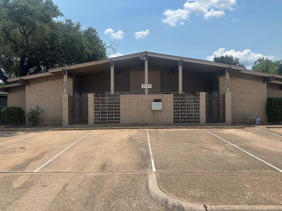 2109 Muroc St in Austin, TX - Building Photo