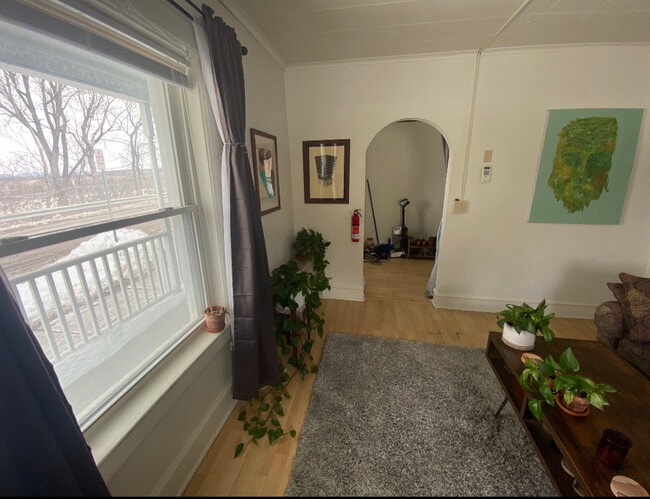 135 Manhattan Dr, Unit 1 bedroom in Burlington