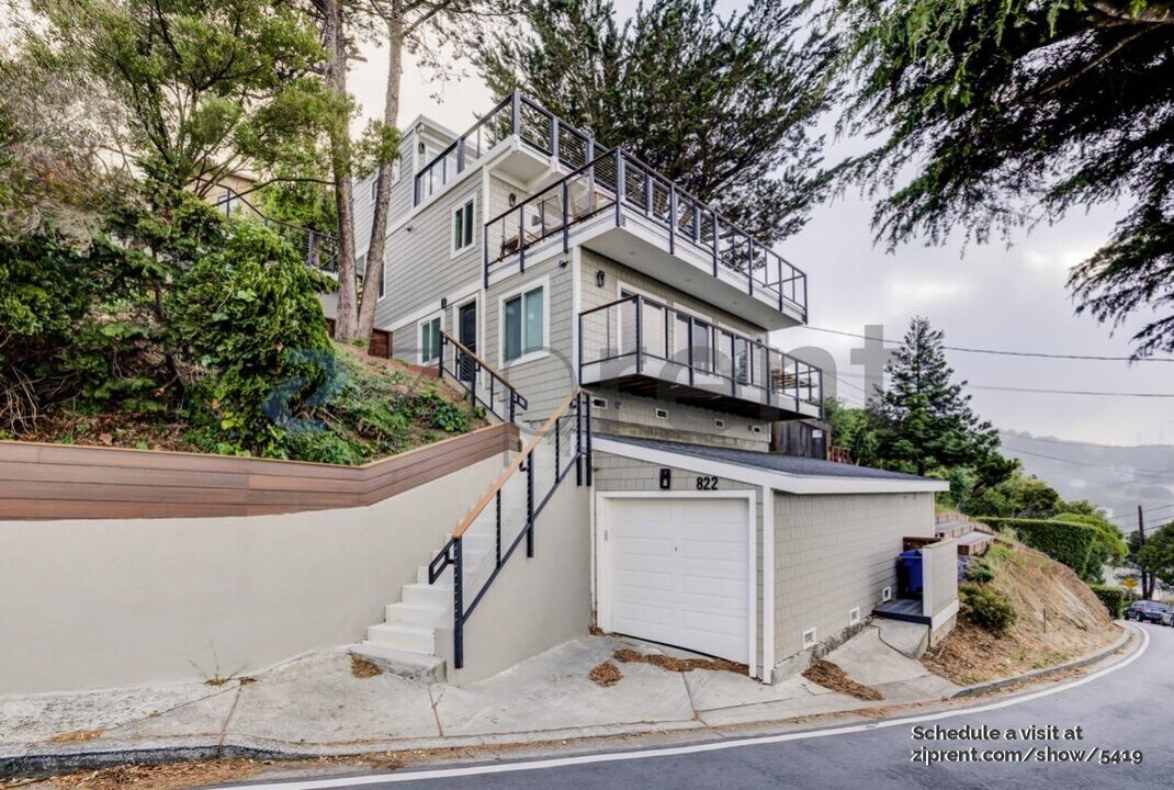 822 Humboldt Rd in Brisbane, CA - Building Photo