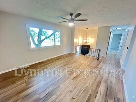 7605 Valley Rd in La Vista, NE - Building Photo
