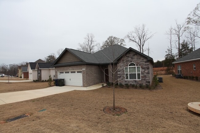 property at 1609 N Camden Dr
