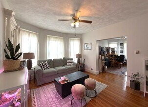 9 Amaranth Ave, Unit 1 in Medford, MA - Foto de edificio - Building Photo
