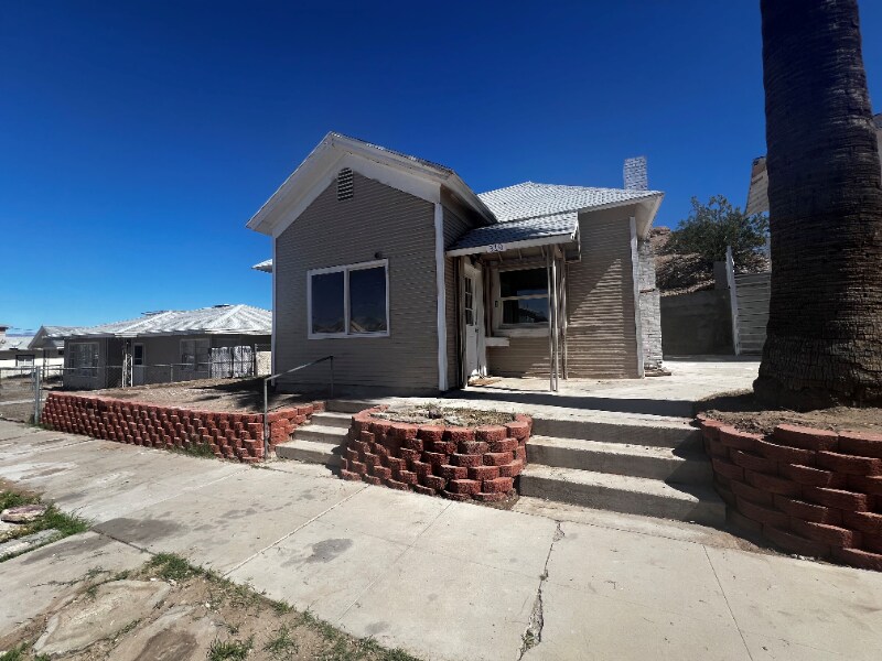 319 E St in Needles, CA - Building Photo