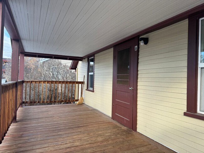 1002 W Pine St-Unit -A in Missoula, MT - Foto de edificio - Building Photo