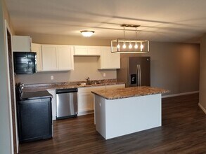 The Overlook Apartments in Alexandria, MN - Building Photo - Interior Photo