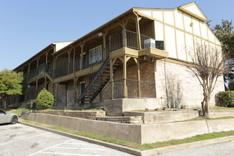 Stratford Hill Apartments in Dallas, TX - Building Photo - Building Photo