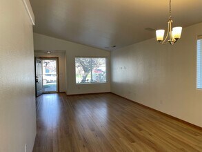 441 Vick Ln in Medford, OR - Building Photo - Building Photo