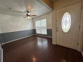 9439 Charterlawn Cir in Houston, TX - Building Photo - Building Photo